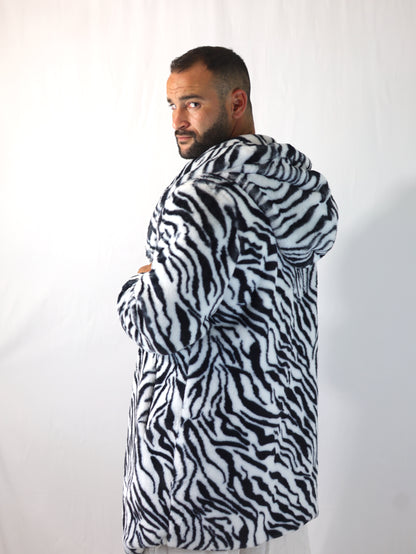 Native Borne’s Faux fur jacket / coat for any rave, festival or party that will keep you warm, comfortable and in style. 